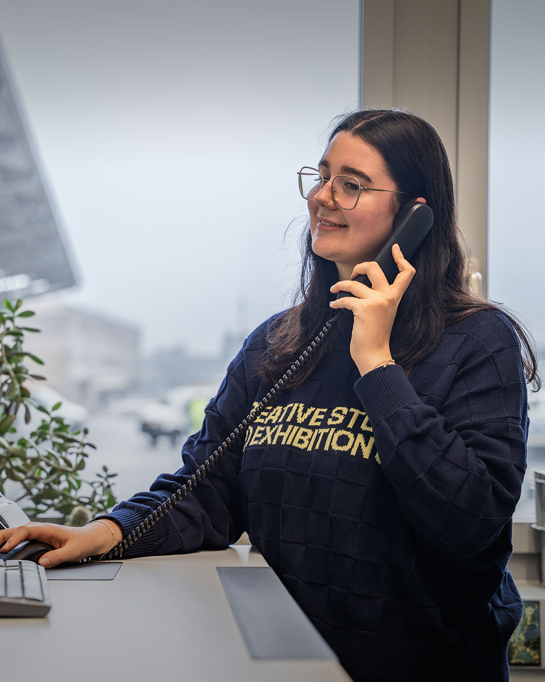 KV-Lernende am Telefon