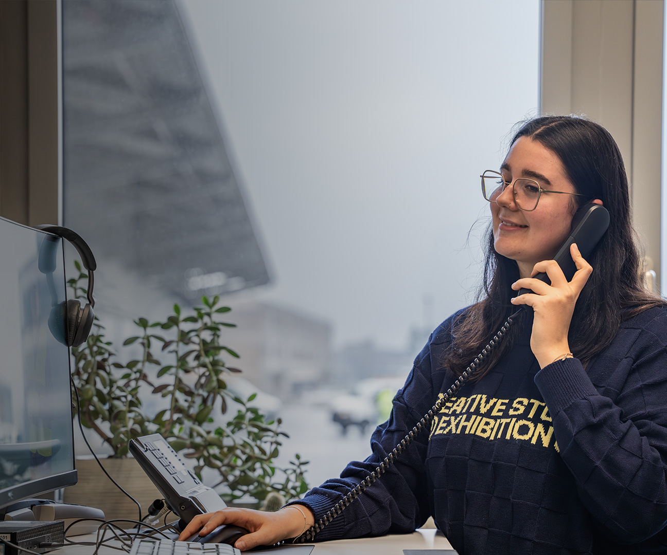KV-Lernende am Telefon