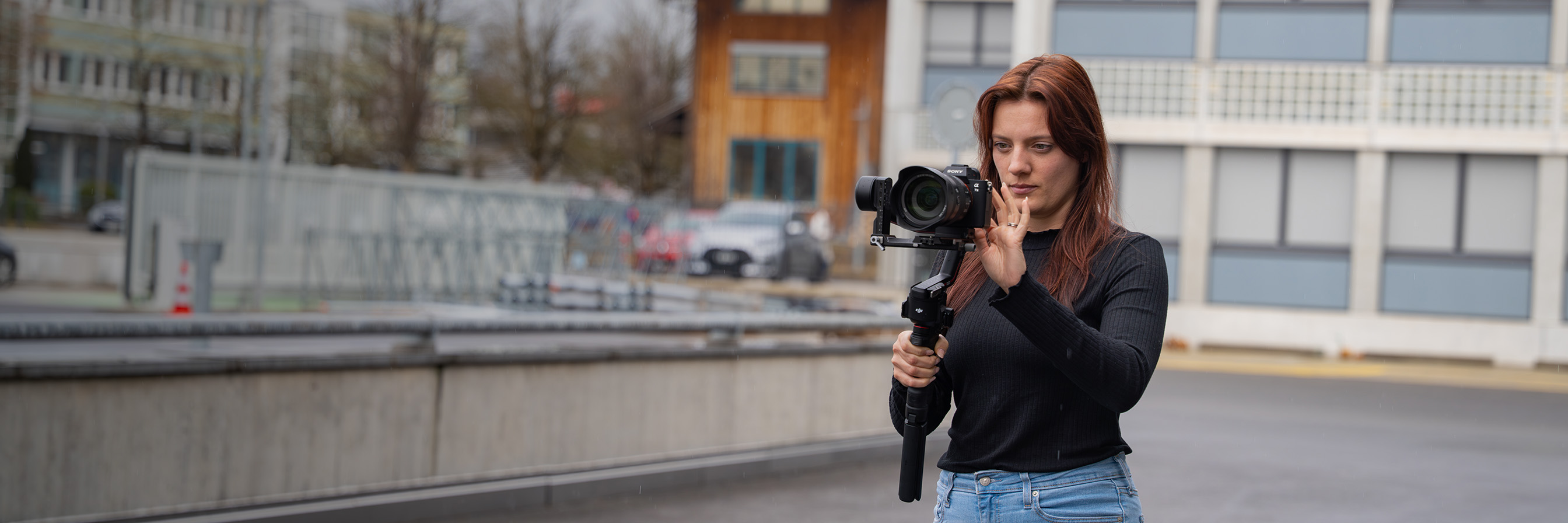 Mediamatikerin mit Kamera