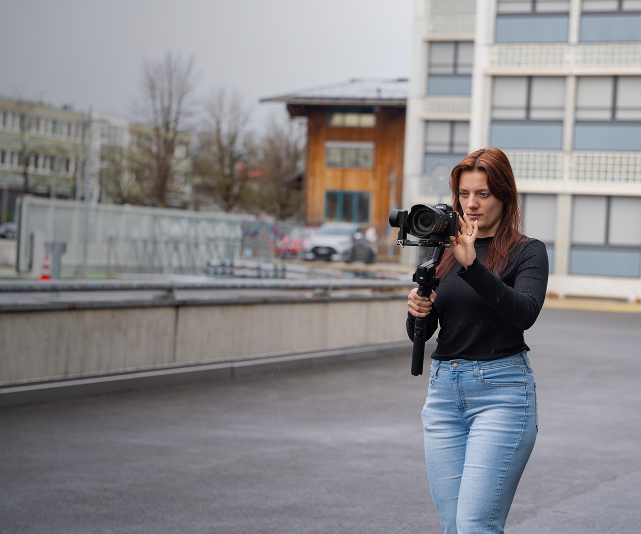 Mediamatikerin mit Kamera