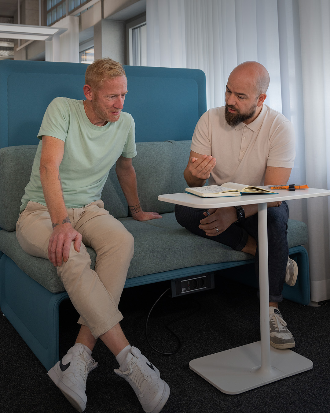 WWZ-Mitarbeiter in Büro