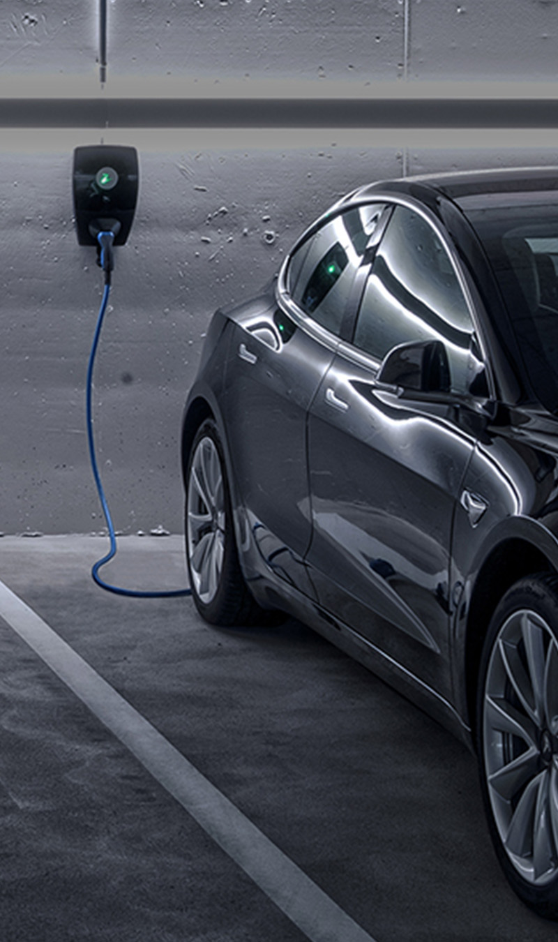 E-Fahrzeug in Tiefgarage