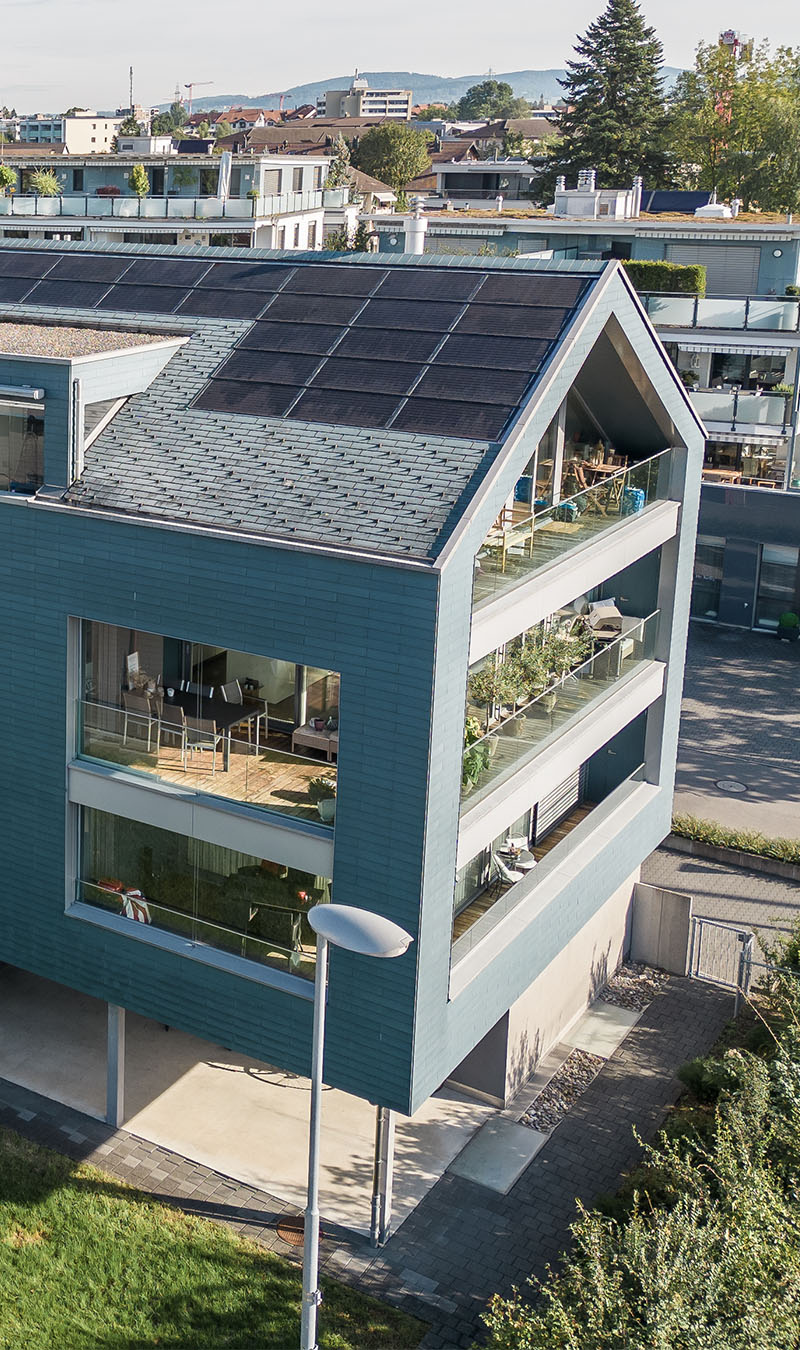 Gebäude mit Solaranlagen