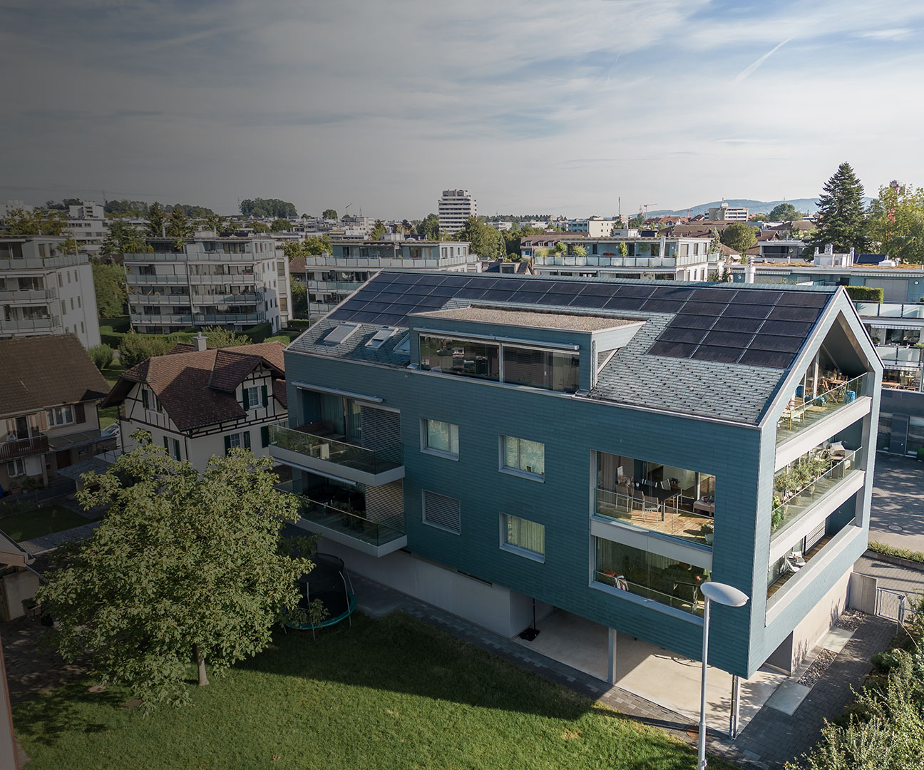 Gebäude mit Solaranlagen