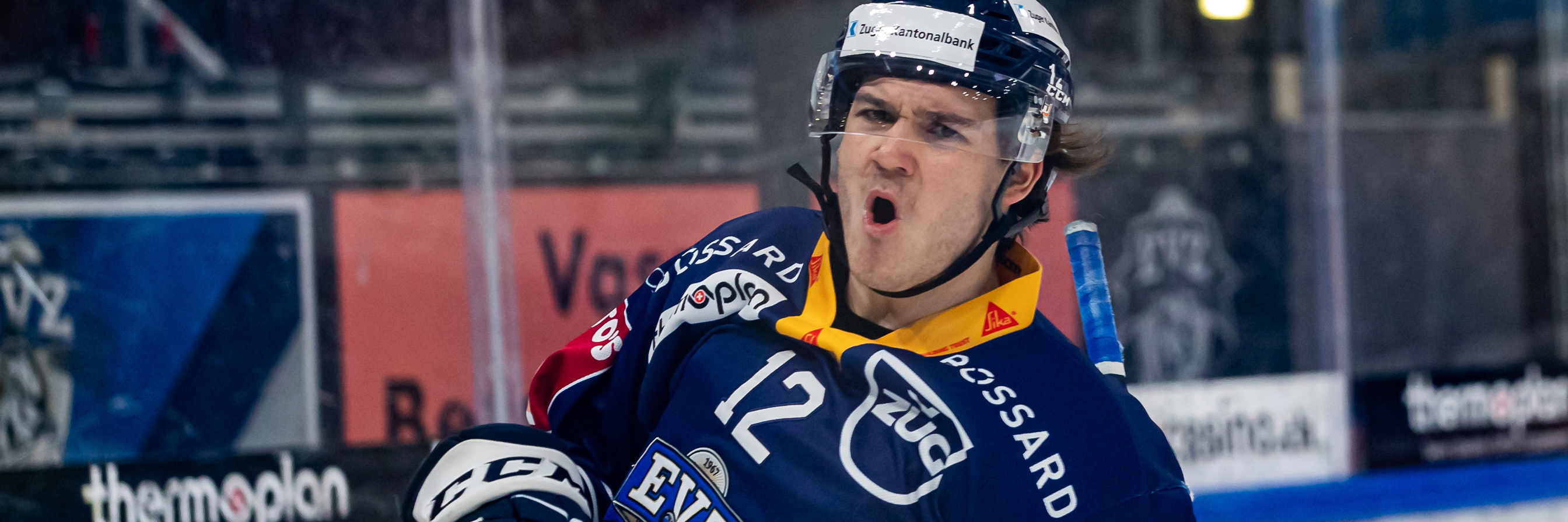 Yannick Zehnder der Profi-Eishockeyspieler beim EVZ im Gespräch