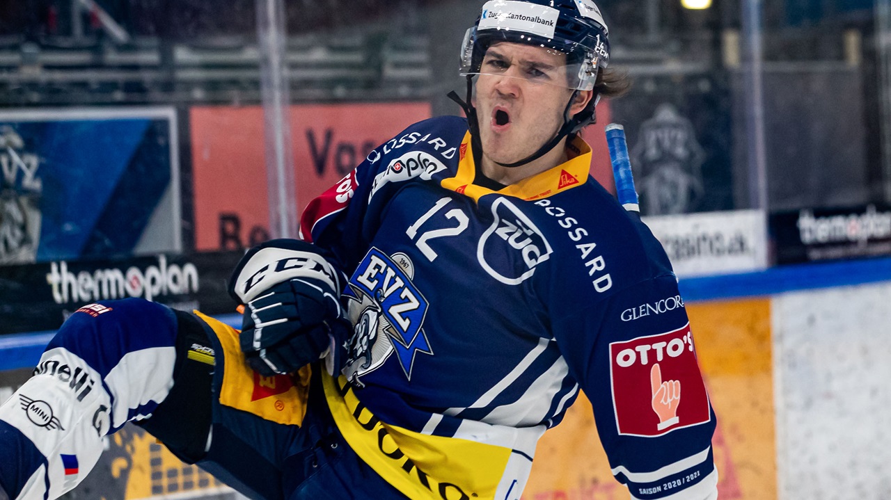 Yannick Zehnder (EV Zug) während dem Eishockeyspiel zwischen dem EV Zug und den SC Rapperswil-Jona Lakers