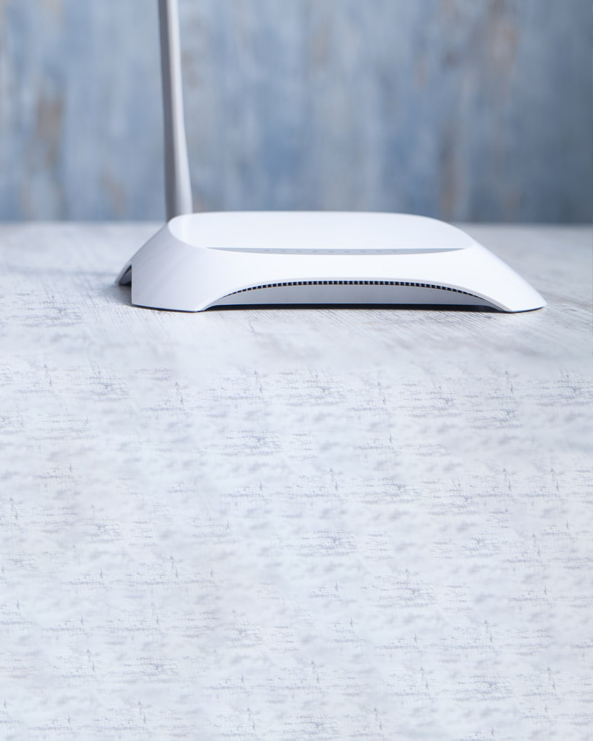 Viele Menschen haben Angst vor Gesundheitsgefahren durch WLAN-Strahlung. Studien belegen deren Unbedenklichkeit, wir fragen bei einem Experten nach.