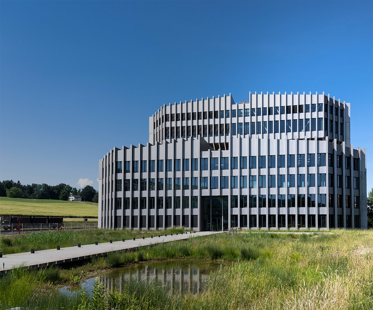 Fernwärme- und Kälteanschluss